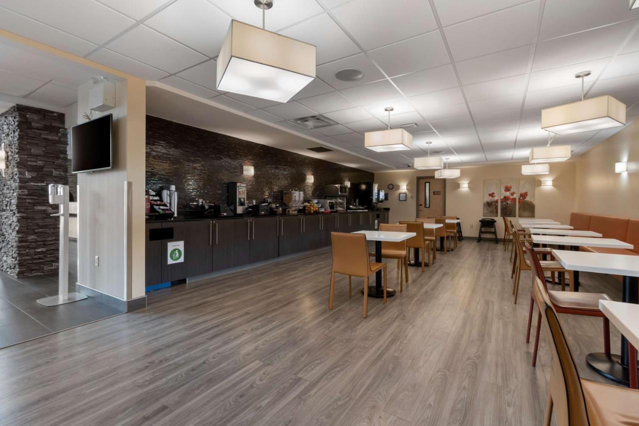 Best Western Plus Airport Inn & Suites Saskatoon Exterior photo